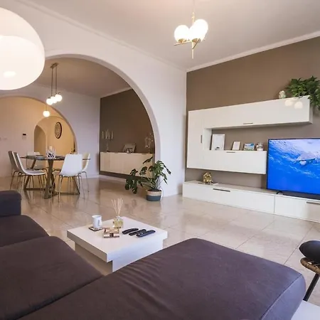 Seafront Luxury 3 Bedroom St Julians شقة