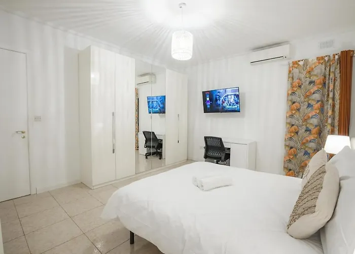 Seafront Luxury 3 Bedroom St Julians St. Julian's