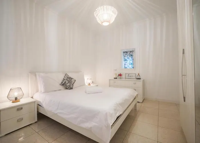 Seafront Luxury 3 Bedroom St Julians Apartament St. Julian's