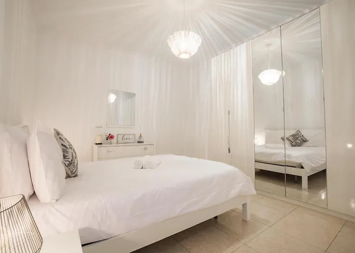 Seafront Luxury 3 Bedroom St Julians St. Julian's