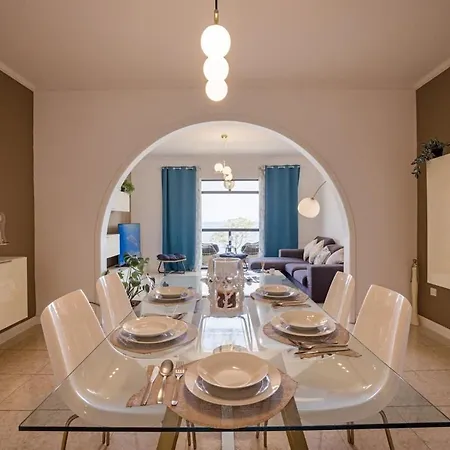 Seafront Luxury 3 Bedroom St Julians