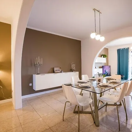 Seafront Luxury 3 Bedroom St Julians