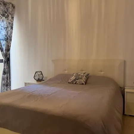 Seafront Luxury 3 Bedroom St Julians Apartmán