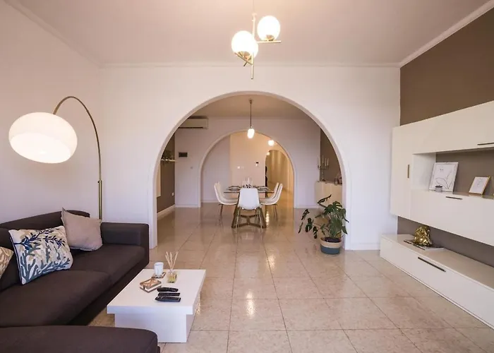 Seafront Luxury 3 Bedroom St Julians *