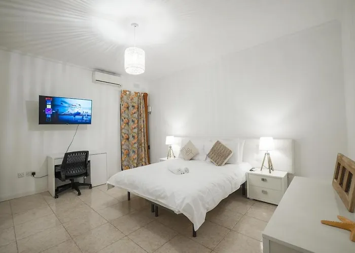 Seafront Luxury 3 Bedroom St Julians Appartement