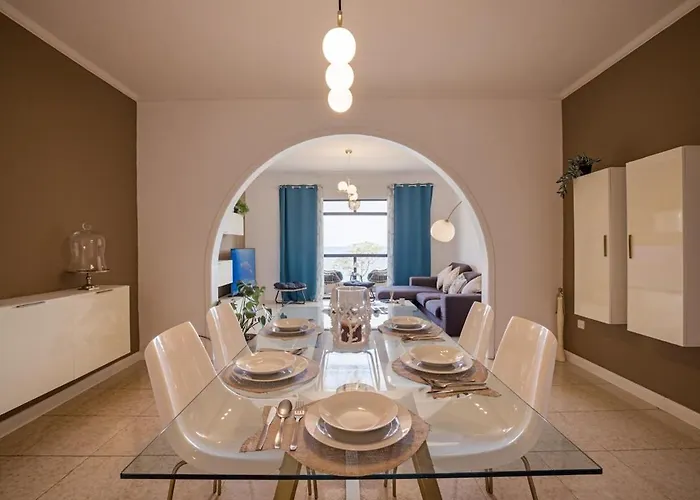 Seafront Luxury 3 Bedroom St Julians